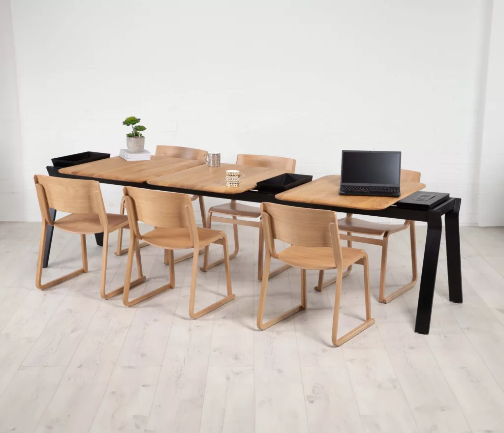 Modular dining table in solid oak or walnut with black metal legs
